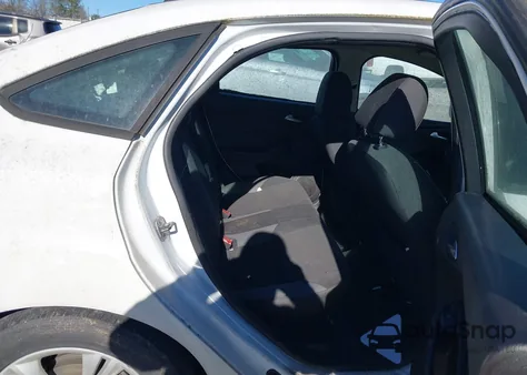 2014 Ford Focus Se z USA, uszkodzony, nr VIN 1FADP3F21EL338834